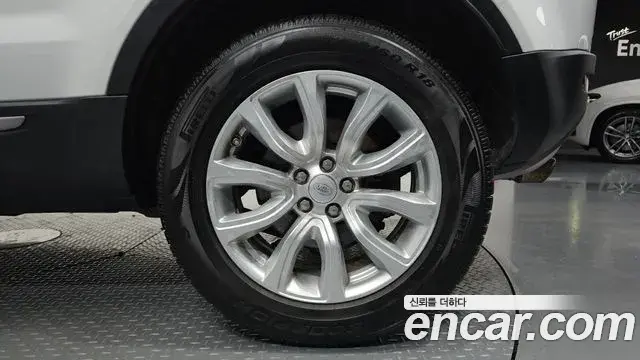 Land Rover Range Rover Evoque 2018 — ფოტო 31/32