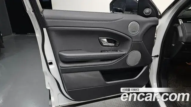 Land Rover Range Rover Evoque 2018 — ფოტო 27/32