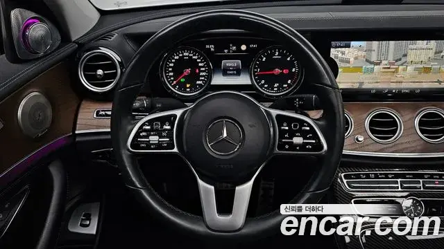 Mercedes-Benz E-Class 2019 — Фото 13/20