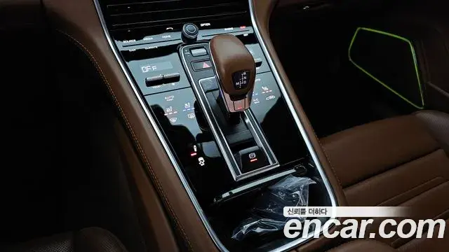 Porsche Panamera 2020 — Şəkil 22/34