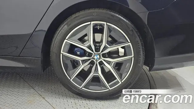 BMW 5 Series 2023 — ფოტო 9/30