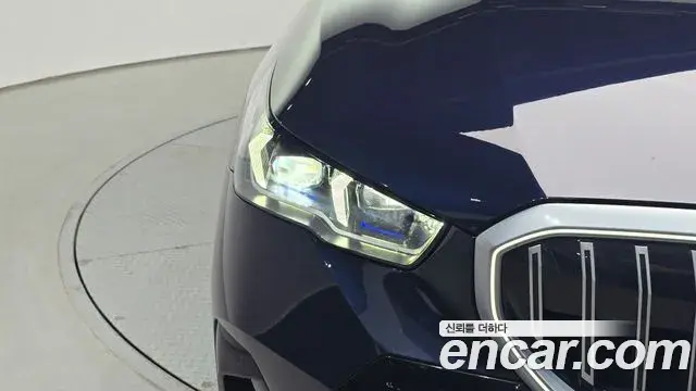 BMW 5 Series 2023 — ფოტო 7/30