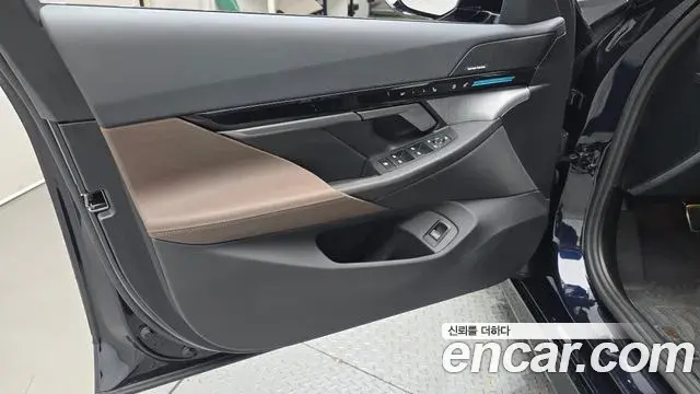 BMW 5 Series 2023 — ფოტო 19/30