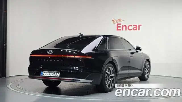 Hyundai Grandeur 2023 — Фото 1/20
