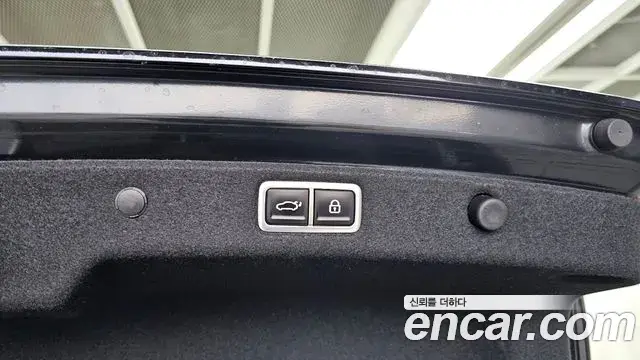 Hyundai Grandeur Hybrid 2023 — Photo 28/35