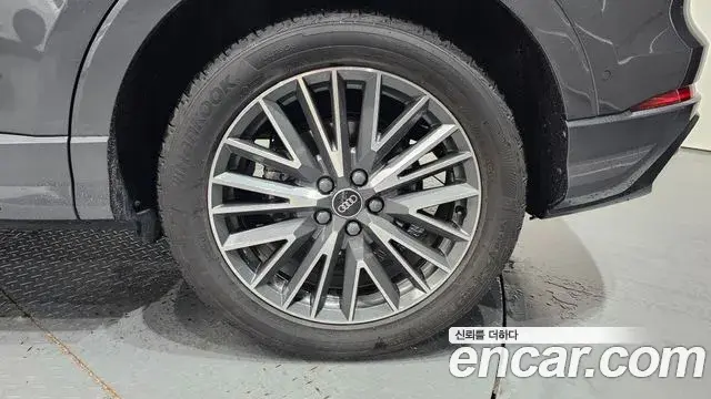Audi Q3 2022 — ფოტო 14/30