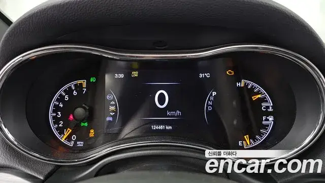 Jeep Grand Cherokee 2020 — Photo 25/30
