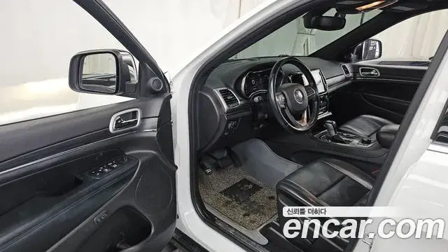 Jeep Grand Cherokee 2020 — Photo 21/30
