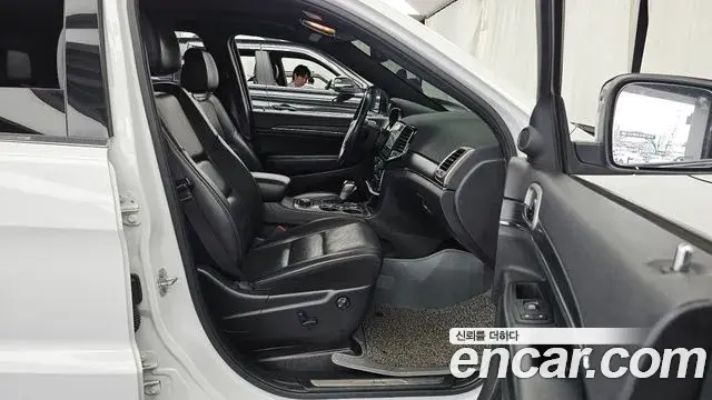 Jeep Grand Cherokee 2020 — Photo 15/30