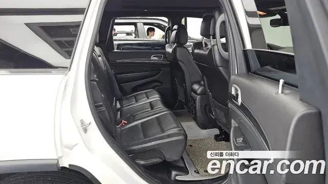 Jeep Grand Cherokee 2020 — Photo 17/30