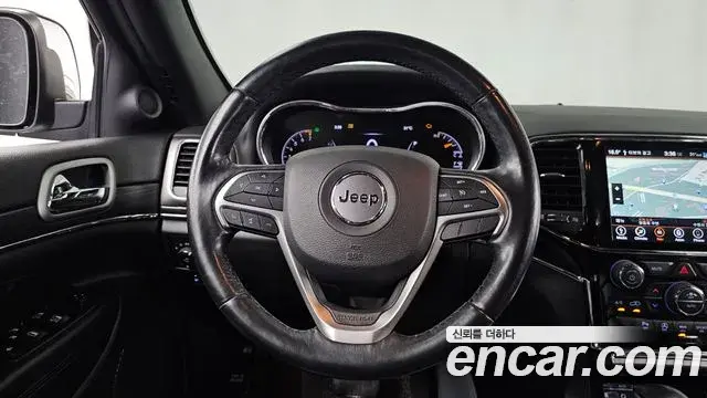Jeep Grand Cherokee 2020 — Photo 19/30