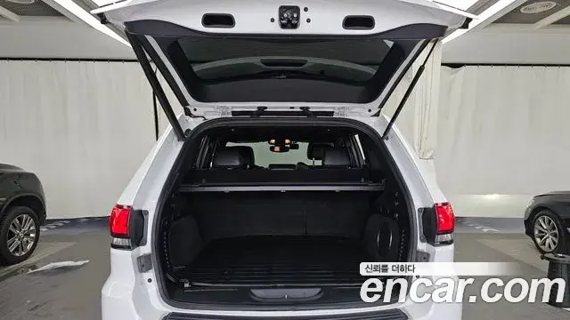 Jeep Grand Cherokee 2020 — Photo 26/30