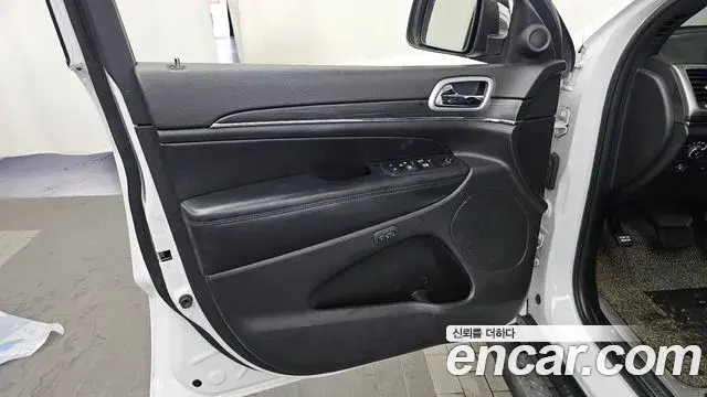 Jeep Grand Cherokee 2020 — Photo 8/30