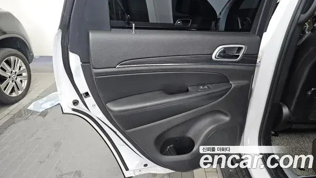 Jeep Grand Cherokee 2020 — Photo 9/30