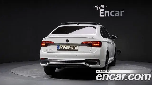 Volkswagen Jetta 2023 — Photo 1/20