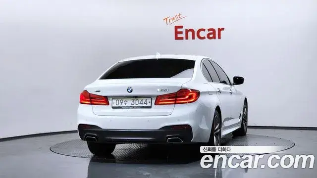 BMW 5 Series 2018 — ფოტო 16/20
