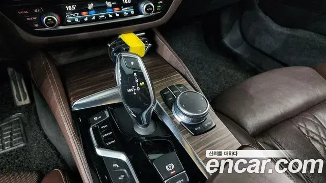 BMW 5 Series 2018 — ფოტო 20/20