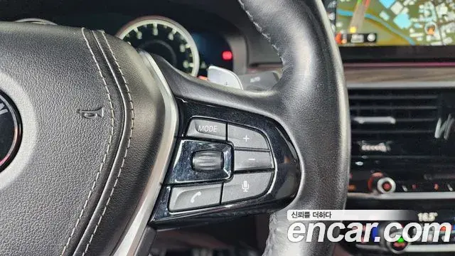 BMW 5 Series 2018 — ფოტო 15/20
