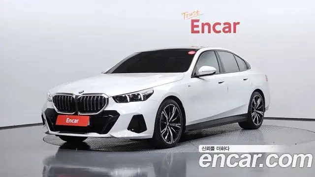 BMW 5 Series 2024 — ფოტო 34/35