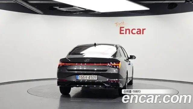 Hyundai The New Avante Hybrid 2022 — Photo 18/35