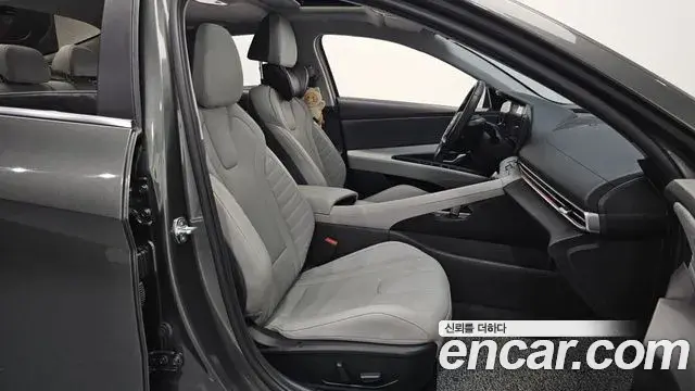 Hyundai The New Avante Hybrid 2022 — Photo 19/35