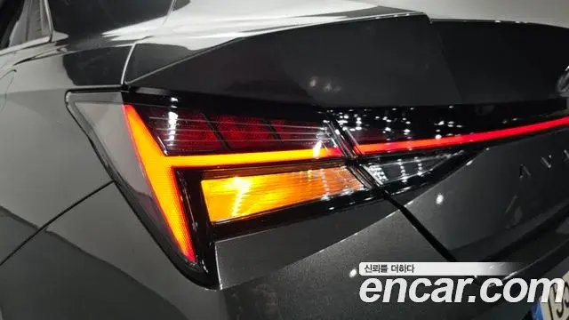 Hyundai The New Avante Hybrid 2022 — Photo 12/35