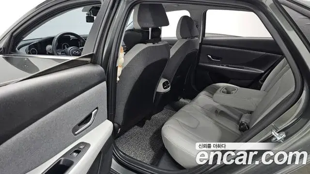 Hyundai The New Avante Hybrid 2022 — Photo 7/35
