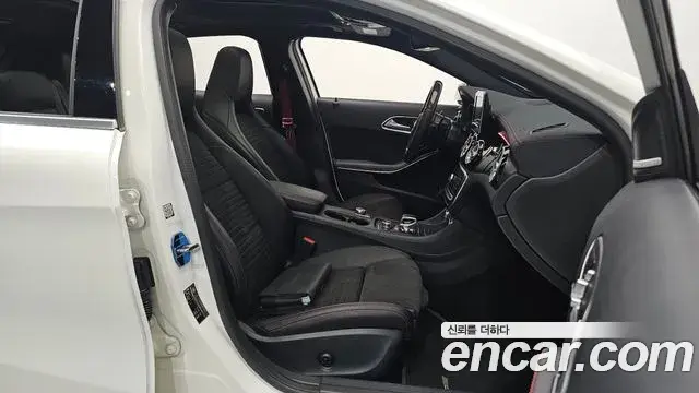 Mercedes-Benz GLA-Class 2019 — Фото 10/20
