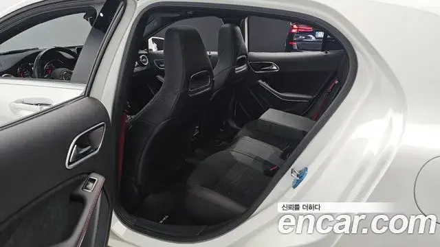 Mercedes-Benz GLA-Class 2019 — Фото 12/20