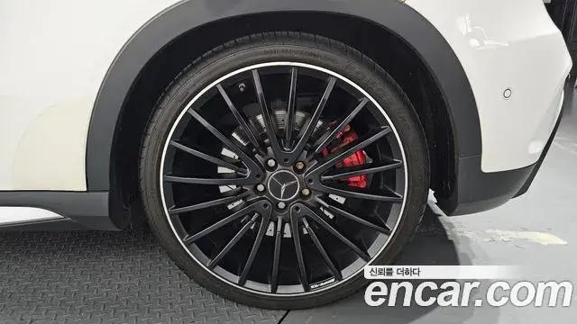 Mercedes-Benz GLA-Class 2019 — Photo 12/32