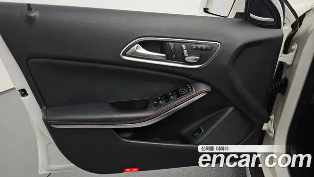 Mercedes-Benz GLA-Class 2019 — Photo 32/32