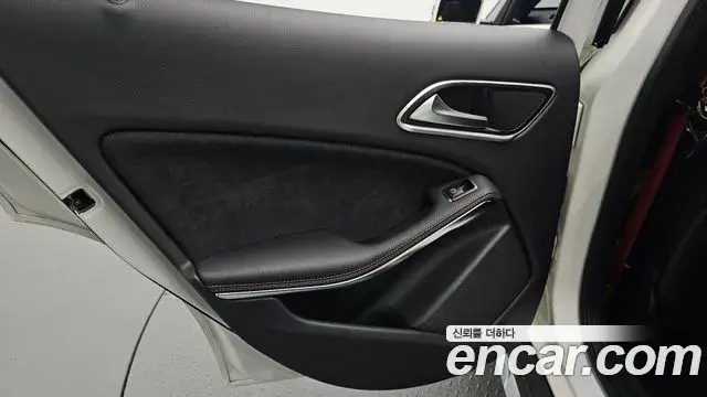Mercedes-Benz GLA-Class 2019 — Photo 20/32