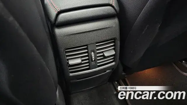 Mercedes-Benz GLA-Class 2019 — Photo 19/32