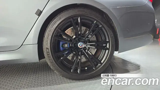 BMW M5 2019 — ფოტო 7/34