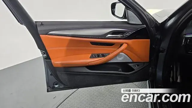 BMW M5 2019 — ფოტო 10/34