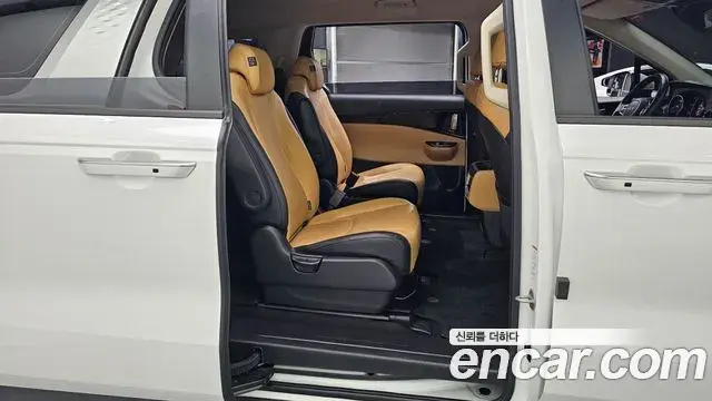 Kia Carnival 2023 — Photo 5/30
