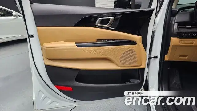 Kia Carnival 2023 — Photo 9/30