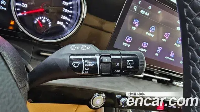 Kia Carnival 2023 — Photo 10/30