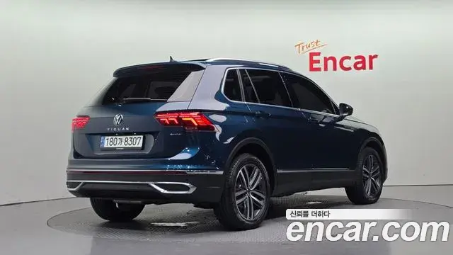 Volkswagen Tiguan 2023 — ფოტო 13/33