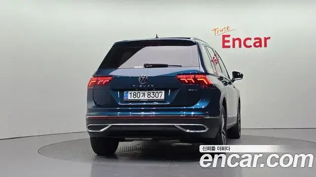 Volkswagen Tiguan 2023 — ფოტო 17/33