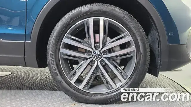 Volkswagen Tiguan 2023 — ფოტო 21/33
