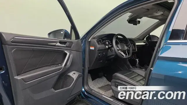 Volkswagen Tiguan 2023 — ფოტო 4/33