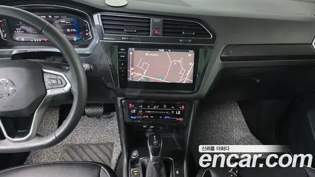 Volkswagen Tiguan 2023 — ფოტო 24/33
