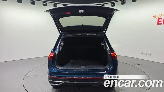 Volkswagen Tiguan 2023 — ფოტო 5/33