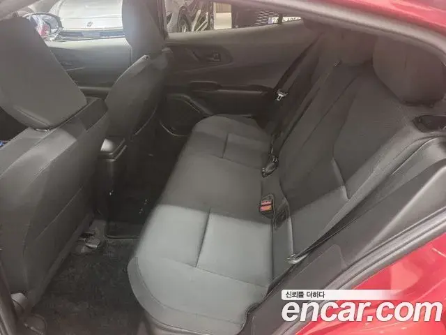 Toyota Prius 2024 — Фото 11/18