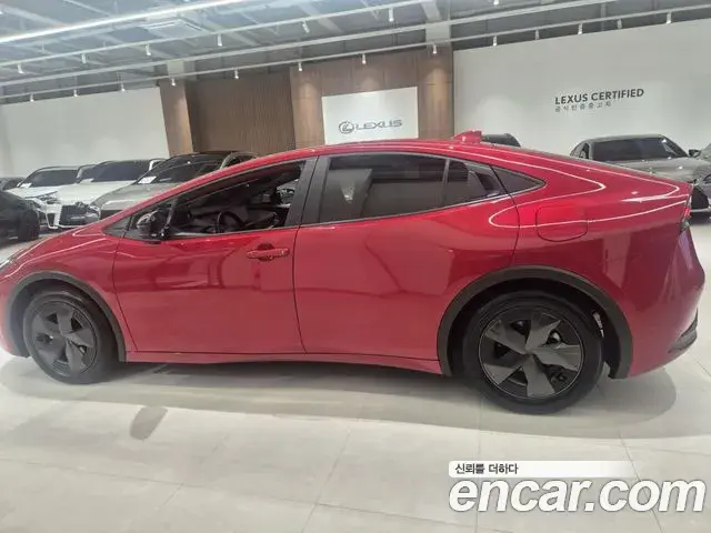 Toyota Prius 2024 — Фото 13/18