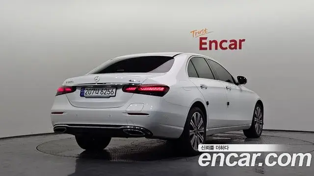 Mercedes-Benz E-Class 2023 — Фото 2/20