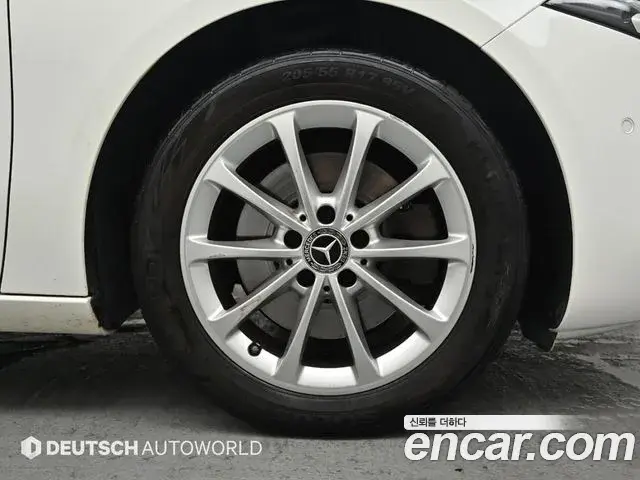 Mercedes-Benz A-Class 2019 — ფოტო 4/20