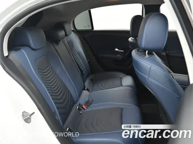 Mercedes-Benz A-Class 2019 — ფოტო 2/20
