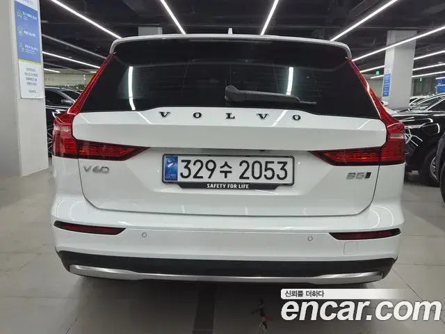 Volvo V60 Cross Country 2023 — ფოტო 12/20